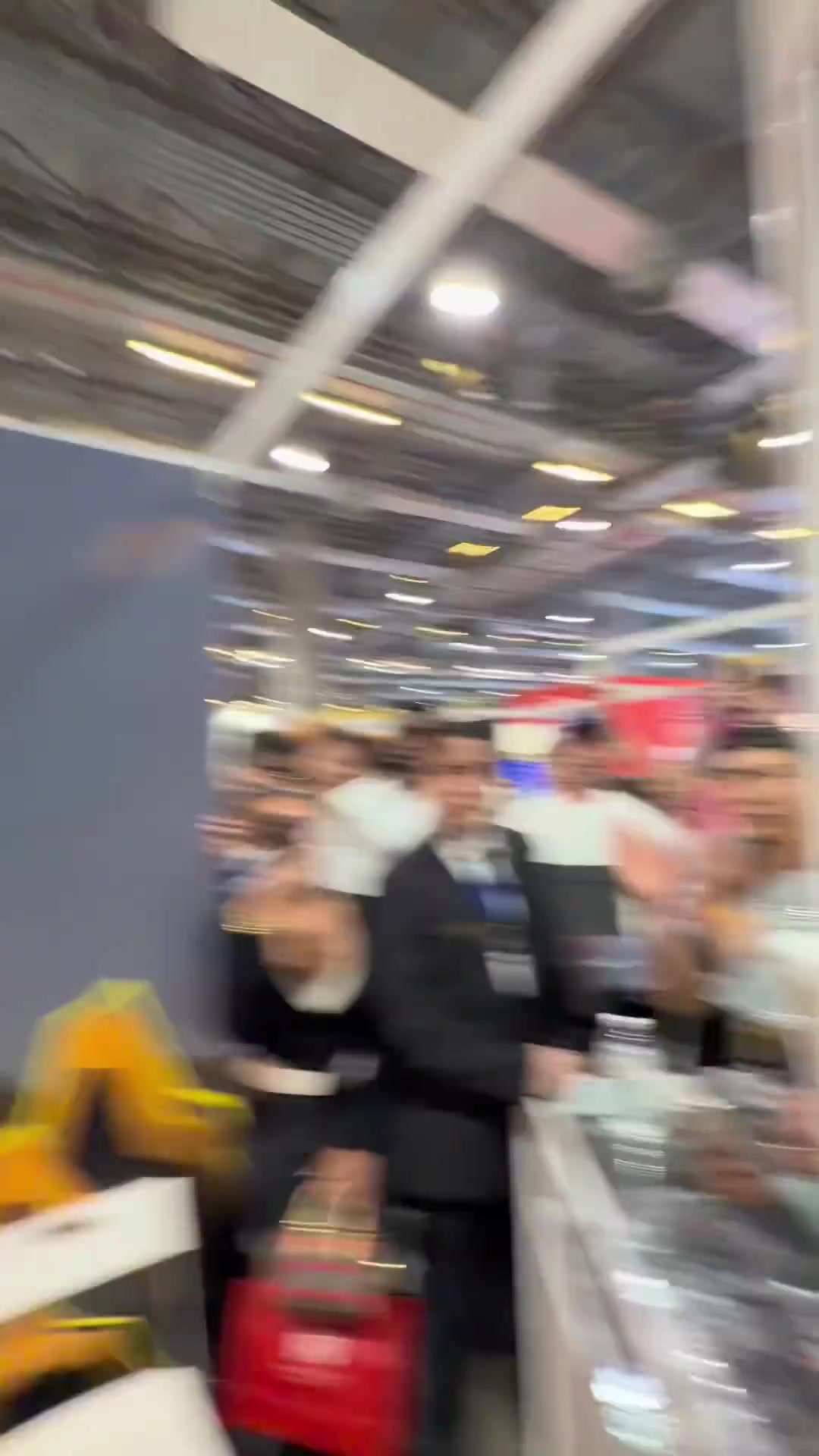 自己玩梗中国球迷教杰